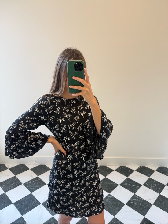 H&M Dresses & Skirts - H&M floral Mini black & White dress
